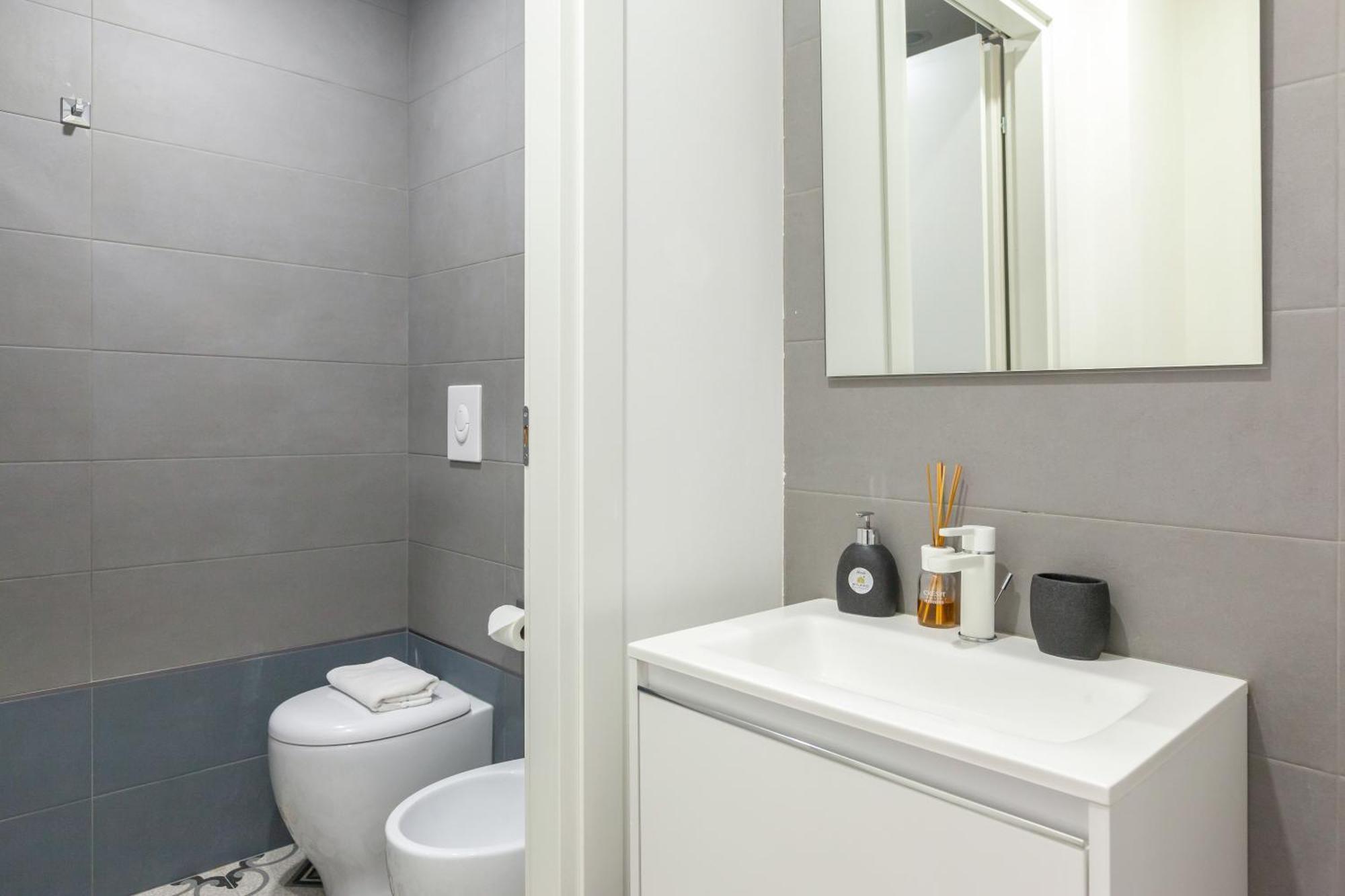Milano Apartments S Agostino - Porta Genova Екстер'єр фото