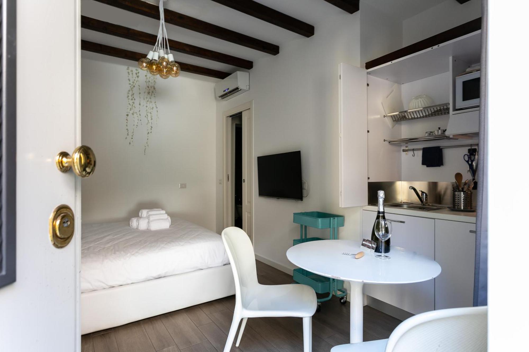Milano Apartments S Agostino - Porta Genova Екстер'єр фото